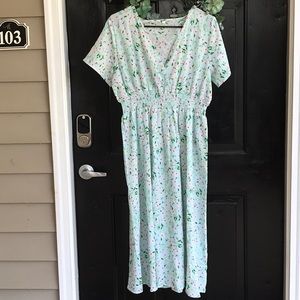 Could be mini or maxi according to your height!   Light mint green. NWOT